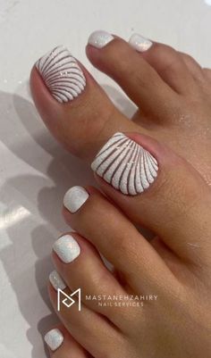 Gel Nails On Feet Ideas, Forest Green Pedicure, Feet Nails Designs, Holiday Toe Nails Summer, Wedding Toes For Bride, Classy Toe Nails, Nails Feet Design, Vacation Toenails, Korean Toe Nail Art