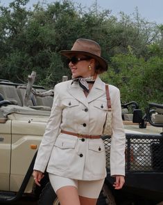 Safari Outfit Women, Outfit Disney, Africa Trip, Jungle Theme Parties, Honeymoon Outfits, Safari Tour