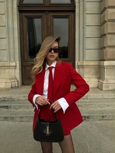 IG: sasha__fuks Blazer And Skirt Outfits, Buisness Outfits, Red Blazer Outfit, Bright Outfit, Tie Outfit, Look Festival, Color Blocking Outfits, Estilo Preppy, Professional Outfits