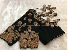 Velvet Blouse Work Designs, Simple Wedding Blouse Designs, Green Velvet Blouse, Blouse Designs Aari Work, Blouse Maggam Work, Embroidered Blouses, Netted Blouse Designs, Boat Neck Blouse Design