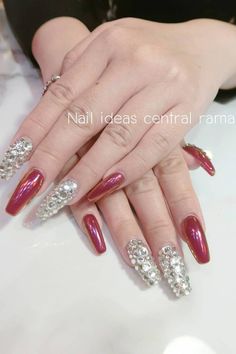 Glittery Formal Nail Designs: Add some glam to your nails with these sparkly and glamorous nail designs perfect for formal events. #RedAndGoldNails #GoldNailArt #GoldManicure #RedAndGoldMani #PromGoldNails #GlitteryRedNails #SparklyNailArt #GlitterNailPolish #GlitterManicure #GlitterNails Nail Ideas For Homecoming, Prom Gold, Gold Nail Art