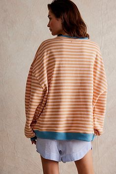 So cool and classic, this timeless crewneck is featured in an oversized, slouchy silhouette and staple striped print with contrasting hems for added dimension. **Fit:** Relaxed, oversized fit **Features:** Crew neckline, dropped shoulders, contrast hems **Why We | Classic Striped Oversized Crewneck by We The Free at Free People in Tan, Size: XL Style Vert, Oversized Striped Sweater, Oversize Pullover, Oversized Crewneck, Striped Sweatshirts, Cardigan Shirt, Oversized Pullover, Pant Shirt, Look Casual