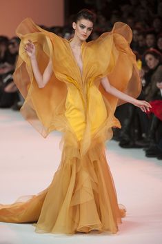 Outfit Essentials, Stephane Rolland, Mode Inspo, Fantasy Fashion, Mode Inspiration, Costume Design, Yellow Dress, Couture Fashion