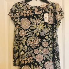 Nwt Floral Loft Blouse. Button Up In The Back Brown Floral Print Tops For Work, Brown Floral Print Tops For Workwear, Tan Brown, The Back, Anthropologie, Button Up, Loft, Blouses, Womens Tops