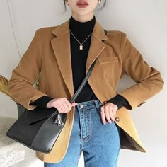 Classy Vintage Outfits, Rok Outfit, Cooler Style, Chique Outfits, Brown Blazer, Blazer Outfit, Elegante Casual, Korean Fashion Trends, Mode Inspo