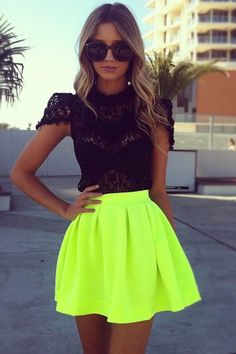 so pretty Neon Skirt, Pleated Flare Skirt, Bachelorette Party Outfit, Mode Boho, Sabo Skirt, Looks Style, Neon Yellow