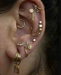 Ear Stacking Ideas Small Ears, Ear Curation Gold, Earring Curation, Accessory Inspo, Piercing Ideas, Jewelry Accessories Ideas