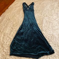 Thread Evergreen Velvet Low V Neck Cross Back Maxi Long Formal Dress, Size Is Small, Color Is Evergreen, Style Code Number Is Th082, New With Tags. Fashion Definition, Camouflage Dress, Blue Floral Maxi Dress, Short Maxi Dress, Junior Prom, Prom Inspo, Real Fashion, Colorful Dresses Formal, Hoco Dress