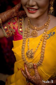 Wedding Jewelry Sets Bridal Jewellery, Indian Wedding Jewelry Sets, Gold Temple Jewellery, Antique Necklaces Design, Antique Gold Jewelry Indian, Indian Bridal Jewelry Sets, Gold Necklace Indian Bridal Jewelry, Antique Bridal Jewelry, Gold Wedding Jewelry