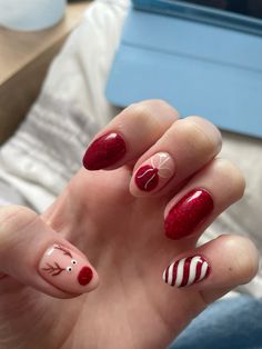 Red sparkly Short Sparkly Christmas Nails, Sparkly Nails Red, Red Nails Christmas Simple, Sparkly Red Christmas Nails, Red Sparkle Nails Acrylic, Christmas Nails Simple Red, Red Sparkly Christmas Nails, Sparkle Christmas Nails, Glittery Christmas Nails