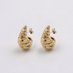 - Dimensions: height about 32mm. width about 18.9mm. thickness about 17.2mm. - Material: 16kt gold filled and brass. - Type:Left right earrings. - Quantity: 1 Pair. - 0801-3334-1 Different batches, sizes and colors may be different slightly. If you need accurate size or color, please contact me. EU factory focuses on servicing brands unique and quality items with the smallest MOQ, if you need to custom or personalized, the factory and craftsmen are here. Gold-plated Spiral Earrings For Gift, Gold Plated Spiral Earrings As Gift, Gold Plated Spiral Earrings For Gift, Spiral Gold-plated Jewelry, Gold Plated Spiral Earrings, Gold Spiral Hoop Earrings Gift, Gold Spiral Earrings As Gift, Gold Spiral Earrings For Gifts, Gold Spiral Earrings For Pierced Ears