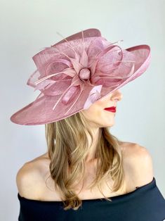 "Blush Pink Kentucky Derby Hat. Make your statement with this stunning, high quality piece! *100% Brand new, hand made and high quality. *Head circumference: 22.5\" and adjustable *Beautiful detail *Ordering 4 or more pieces? Message me about group discounts! Complete the look with our lace gloves! https://www.etsy.com/shop/QueenSugarBee?ref=hdr_shop_menu&section_id=17799374 ** Available to ship next business day. More Derby Hats & Fascinators here: https://www.etsy.com/shop/QueenSugarBe Tea Party Outfit, Navy Blue Fascinator, Kentucky Derby Fashion, Hat Tea Party, Classy Hats, Derby Fashion, Blue Fascinator, Womens Tea, Derby Fascinator