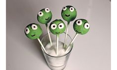 Cake Pops – Kleine Kuchen mit Sti(e)l | Chefkoch.de Oreo Cake Pops, Candy Melts, Cakepops, Food Decoration, Cake Pops, Place Card Holders, Cake, Birthday