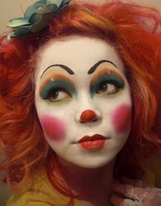 Clown Face Paint For Women, Professional Clown Makeup, Real Clown Makeup, Happy Clown Makeup Women, Old School Clown Makeup, Birthday Clown Makeup, Clown Make Up Aesthetic, 1920s Clown Makeup, Traditional Clown Makeup