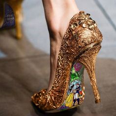 Sepatu Pump, Hak Tinggi, Glass Heels, Disney Shoes, Fancy Shoes, Beauty Dress, Disney Wedding, Crazy Shoes, Pretty Shoes