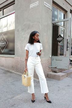 8 Peças Eternas que Toda Mulher Estilosa Deveria Ter » STEAL THE LOOK Summer Outfits Women 20s, Minimalist Moda, Casual Summer Outfits For Women, Look Jean, Outfit Jeans, Mode Casual, Womens Casual Outfits, Mode Inspiration