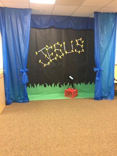 an empty room with blue drapes and stars on the wall