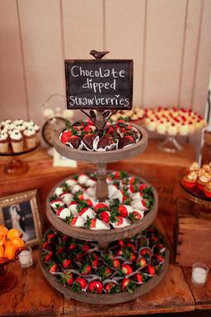 an image of a dessert table with cupcakes on it and the words hi miss puff