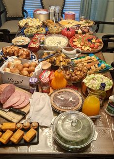 Food, mashed potatoes, table spread, thanksgiving Thanksgiving Dinner Table Aesthetic, Thanksgiving Food Layout, American Thanksgiving Food, Thanksgiving Black People, Thanksgiving Black Families Food, Thanksgiving Dinner Aesthetic, Thanksgiving Buffet Table, In Middle Of The Night, Night Eating Syndrome