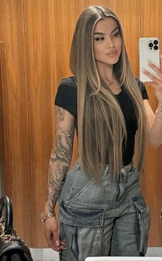 Blonde Hair On Dark Brown Hair, Balayage Hair Latina, Hair Colors With Dark Roots, Unique Hair Color Ideas For Brunettes, Blonde Hair On Mexican Women, Blonde Latina, Perfect Blonde Hair, Going Blonde