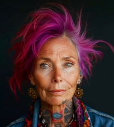 Pro Age, Older Women Fashion, Bohemian Lifestyle, Colorful Hair, Old Woman, Interesting Faces, Hair Art