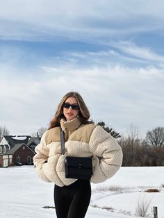 Snow Outfit Ideas For Women, Park Winter Outfit, Kashmir Outfit Ideas, Cold Winter Outfits Snow, Snow Outfit Inspo, Snow Outfit Ideas, Snow Ootd, Winter Vest Outfits, Winter Inspo Outfits