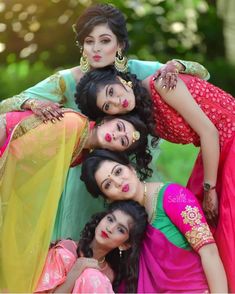 Bride Friend, Bride Photos Poses, Indian Wedding Photography Couples, Bridal Photography Poses, Indian Bridal Photos, Indian Wedding Couple Photography, Bride Photography Poses