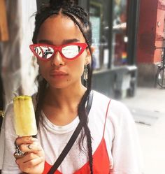 Zoe Kravitz Style, Zoe Isabella Kravitz, Sunglasses For Your Face Shape, Adam Selman, Band Rock, Cateye Sunglasses, Curve Fashion, Zoe Kravitz, Cooler Look