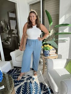 Love these lightweight pants to wear for lunch, a casual dinner, or even a swimsuit coverup for the beach or pool! Style Uniform, Cute Teacher Outfits, Pool Outfits, Midsize Outfits, Lightweight Pants, Vacation Outfit, Uniform Fashion, Women Outfits, Casual Dinner