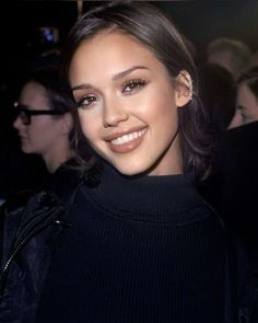 90s, soft glam, 90s makeup, 90s hair, 90s outfits, brown makeup, nude lipstick, 90s vibes, throwback, 2000s, 2000s aesthetic, 90s aesthetic, jessica alba, brown eyeshadow, makeup for brown eyes, natural makeup, everyday makeup, soft makeup, soft grunge makeup #makeup #softglam #90s #90shairstyles #90sgrunge #browneyemakeup #naturalmakeupideas #style #summerstyle #summermakeuplooks #makeupaddict #beautyblog #beautybloggers Light 90s Makeup, 90s Womens Makeup, 90s Makeup Brown Eyes, 90s Makeup Natural, Bronze Latina Makeup, Jessica Alba Makeup Looks, 2000s Model Makeup, 90s Celebrity Makeup, Jessica Alba 00s