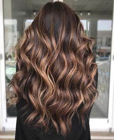 Purple Highlights Brown Hair, Highlights Brown Hair Short, Boliage Hair, Golden Highlights Brown Hair, Highlights Brown Hair Balayage, Dark Brown Hair With Highlights, Hair With Highlights