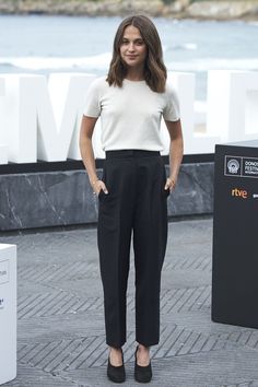 Alicia Vikander Style, Buy Womens Clothes Online, Timberland Outfits, Smart Casual Wear, Autumn Look, Smart Casual Style