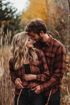 19 Cute Fall Couple Photoshoot Outfits Matching Flannels For Couples Fall, Cute Fall Photoshoot Outfits, Couple Pic Outfit Ideas, Couples Picture Outfits, How To Couple Pose For Pictures, Couple Flannel Pictures, Couple Outdoor Photoshoot Outfits, Thanksgiving Pictures Couples, Fall Photoshoot Family Ideas