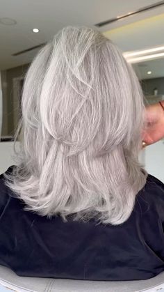 Hygge Lifestyle Inspiration, Pear Shaped Face, Silver White Hair, Hair Curlers, Hair Shampoo, White Hair, The Chic, Cut And Style, New Look