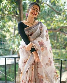 #NusratZahan Saree Styles Modern Classy, Saree Styles Modern, Indian Dress Up, Saree Floral, Bridal Lehenga Collection, Southern Outfits