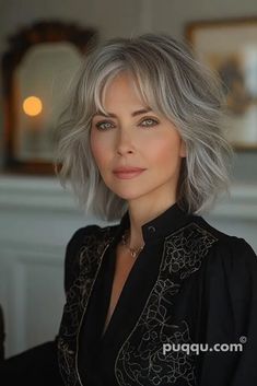 Platinum Hair Makeup Looks, Hairstyles For Gray Hair, Hair Color Guide, Grey Hair Looks, Going Grey, Grey Hair Inspiration, Layered Haircuts For Medium Hair, Beautiful Gray Hair, Gray Hair Cuts