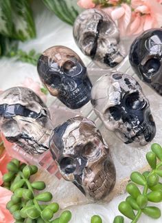 Flame Agate Skulls Dremel Projects, Crystal Aesthetic, Pretty Rocks, Uv Reactive, Skull Carving, Crystal Design, Crystal Meanings, Rocks And Gems, Crystal Skull