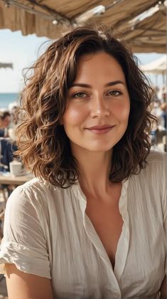 Medium Bob Curly Hair, Short Haircut For Frizzy Hair, Curly Hair Bob Cut, Short Frizzy Hairstyles, Long Bob Curls, Short Haïr Cut For Chubby Face, Long Curly Bob Hairstyles, Curly Haircut Women, Bob Hairstyles Shoulder Length