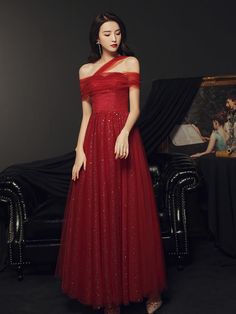 Red A-line Dress For Banquet, Red A-line Tulle Dress, Red Evening Dress For Banquet During Prom Season, Elegant Christmas Tulle Dress, A-line Cocktail Dress For Christmas, Red Evening Gown For Christmas, Sleeveless Tulle Holiday Dress For Party, A-line Dress For Christmas Banquet, Red Christmas Evening Gown