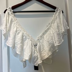 New With Tags Lulu’s Brand White Crop Top White Flowy Crop Top, Edgy White Cotton Crop Top, White Sleeveless Bohemian Crop Top, White Bohemian Cropped Halter Top, White Bohemian Lace Crop Top, White Bandeau Top, Basic Crop Top, Peplum Crop Top, White Bandeau