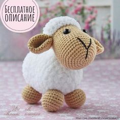 a crocheted sheep sitting on top of a pink tablecloth with the words secidathoe omicame written above it