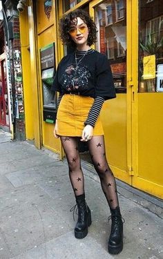 Pretty Punk, Goth Outfit, Graduation Dresses, Yellow Skirt, Hipster Outfits, Grunge Look, Rock Punk, Punk Outfits