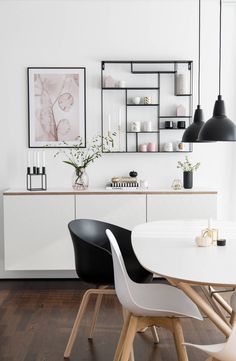 Mein Essbereich mit dem Ikea Besta Sideboard und der Multiplexplatte aus Birkemeinem Lieblingsmetallregal und unserem weißen Esstisch von IkeaMehr Infos zu allemwas Ihr so auf dem Bild entdecktfindet Ihr auch in meinem Blogbeitrag dazu: Ikea Besta Dining Room, Decorating Dining Room Buffet, Besta Sideboard, Ikea Best, Besta Ikea, Sideboard Dining Room, Ikea Interior, Ikea Living Room