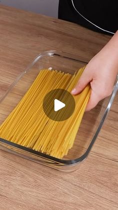 Quick Recipes US on Instagram: "I learned this with a friend from Italy! From now on I only cook spaghetti like this" Oven Baked Spaghetti, Pasta Entrees, Easy Quick Meals, Thats Amore, Spaghetti Casserole Recipe, Recipes Lasagna, Sip And Feast, Easy Vegetarian Meals, Creative Breakfast