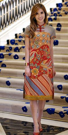 Batik Ideas, Thai Silk Dresses, Kebaya Modern Dress, Batik Clothing, Batik Skirt, Beauty Boost