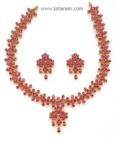 Rubies Necklace, Emerald Necklaces, Ruby Necklace Designs, Indian Gold Jewellery Design, Gold Ruby Necklace, Ruby Jewelry Necklaces, 22 Carat Gold Jewellery, Indian Gold Jewelry, Temple Jewelry Necklace