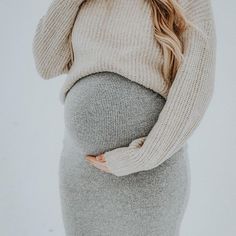 Pregnant Winter Photoshoot, Pregnant In Winter, Maternity Photo Winter, Pregnancy Clothes Winter, Maternity Photography Snow, Pregnant Style Winter, Cute Maternity Outfits For Winter, Winter Maternity Outfits For Pictures, Pregnancy Outfit Winter