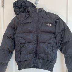 Cropped, Dark Grey Puffer Jacket. Removable Fur Lining. Good Condition. Kind Of Cropped! Coats North Face, Grey Puffer Jacket, Grey Puffer, North Face Puffer Jacket, North Face Coat, The North Face Jackets, North Face Jackets, North Face Jacket, Puffer Jacket