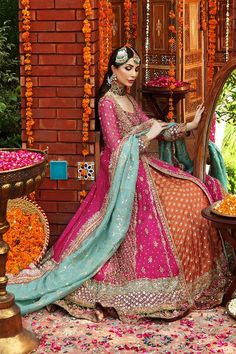 Mehndi Green Combination, Fancy Wedding Dresses Pakistani, Bridal Mehndi Dresses Color Combos, Anaar Kali Dress, Mehendi Dresses Pakistani, Mayoun Dresses, Pakistani Mehendi Outfits, Pakistani Mehndi Dress, Mehndi Bridal