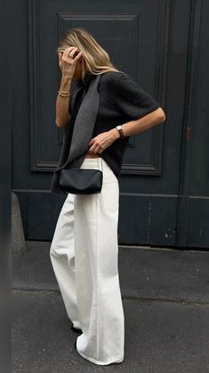 The Row Margaux 15 Outfit, The Row 90s Bag Outfit, The Row Bag Outfit, White Jeans Black Top Outfit, The Row 90s Bag, The Row Aesthetic, Row Aesthetic, Minimal Stil, The Row Bag